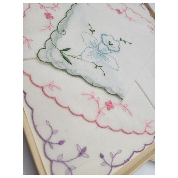 Vintage Deadstock Handkerchief Set of Three - Picture 4 of 4